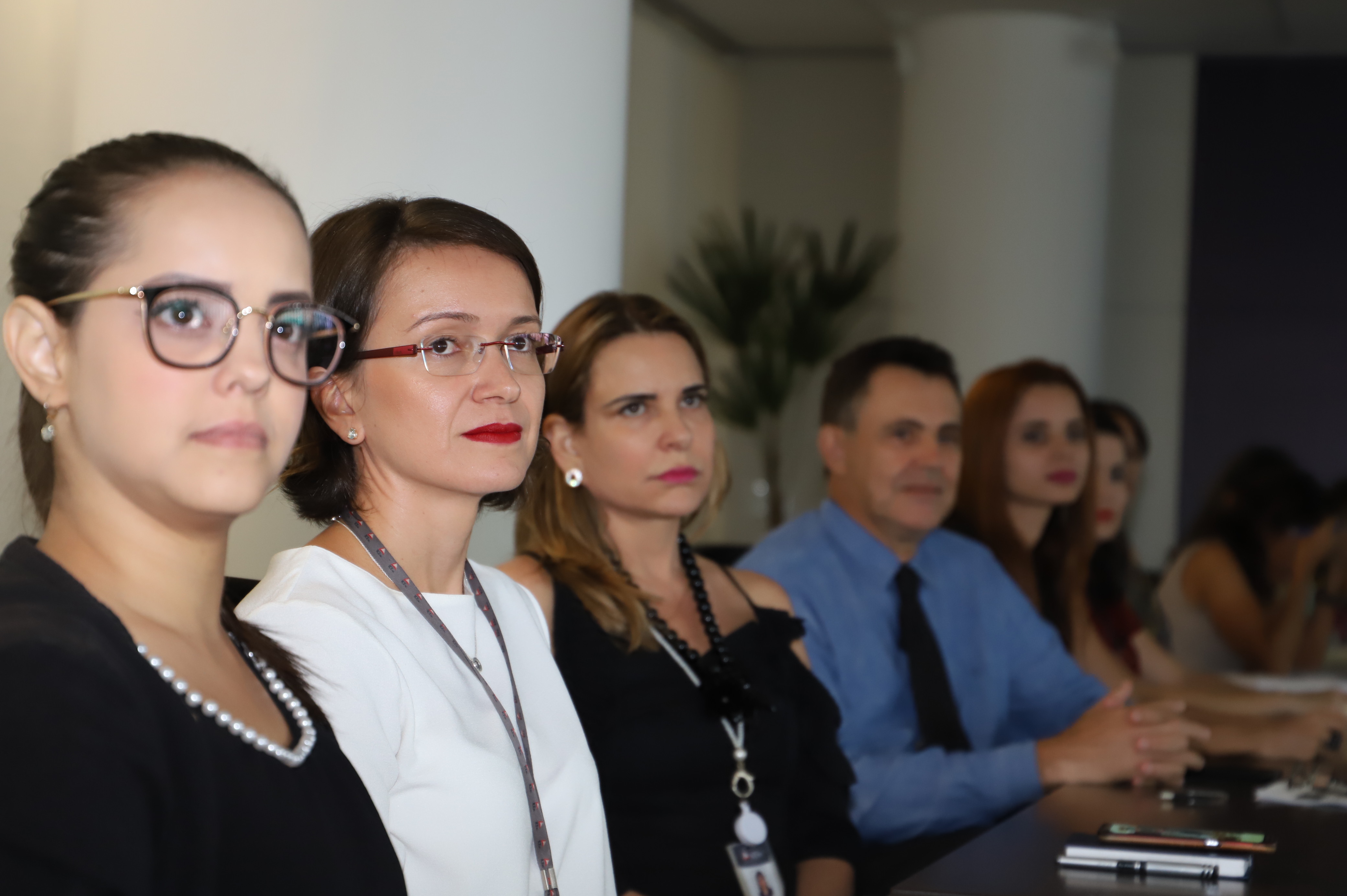 A superintendente de Controle Externo, Flávia Alice (centro), acompanhou a reunião (Foto: Karina Camargos Coutinho)